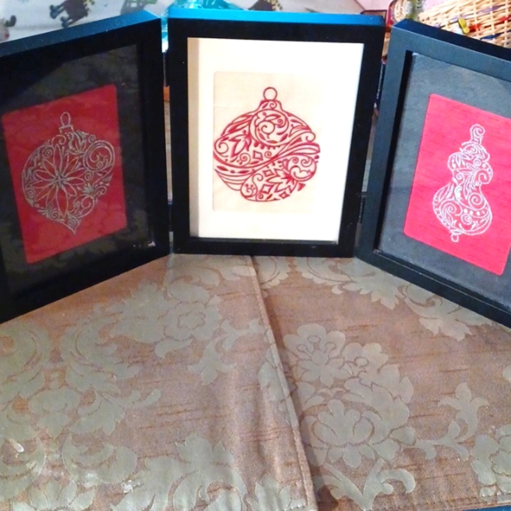 Tri-Frame with Christmas Embroidery